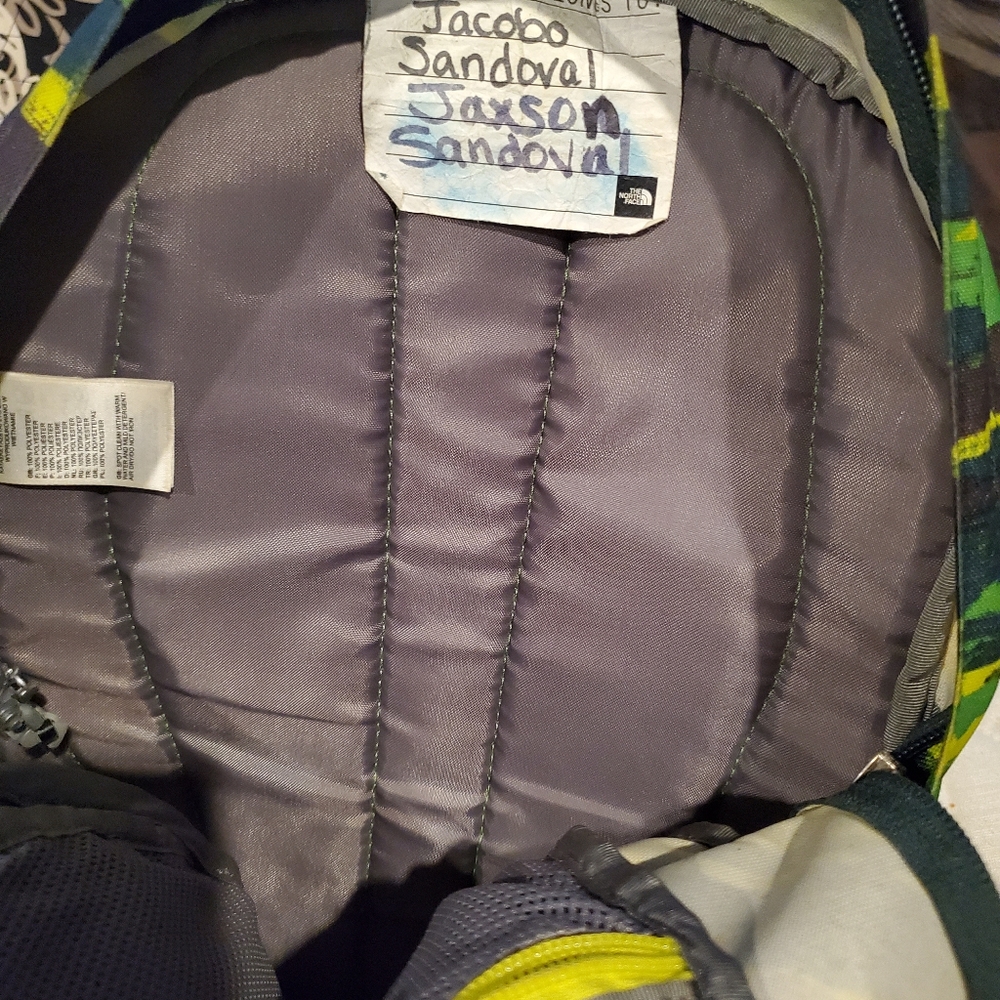 Kids North face happy camper small backpack bungee front and 2 side mesh pockets - Picture 11 of 14
